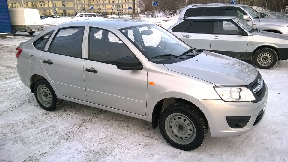 Взять в аренду автомобиль Lada Granta - 1000 руб/сутки